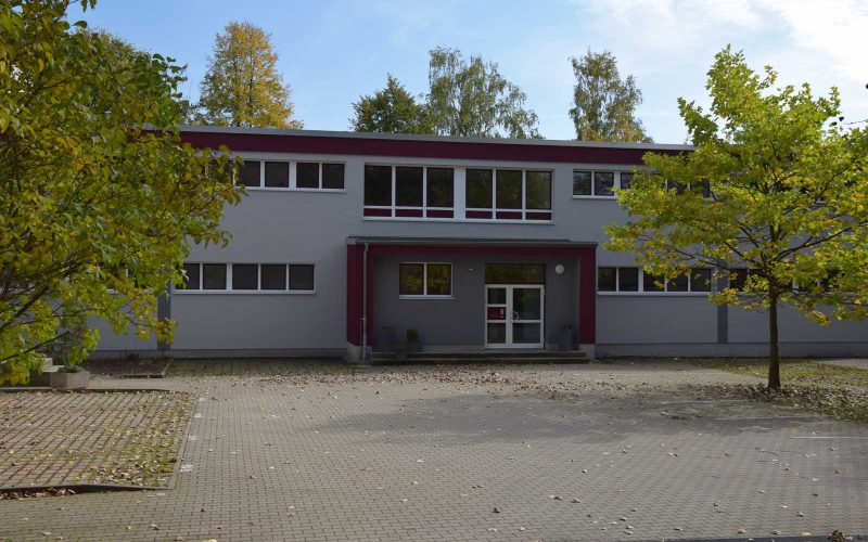 Der Eingang der Schule